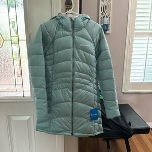 Columbia sportswear women’s turquoise winter coat with hood.